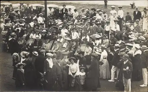 Ak Blackpool Lancashire England, Straßenzirkus, Zuschauer