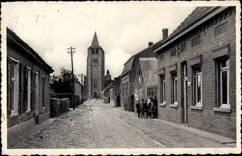 Ak Weelde Ravels Flandern Antwerpen, St. Michlerstraat met Kerktoren