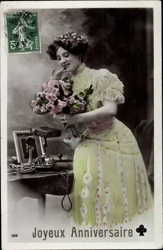 Ak Joyeux Anniversaire, Frau am Telefon, Blumenstrauß