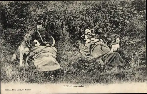 Ak L'Embuscade, französische Soldaten mit Hunden, Grenzsoldaten