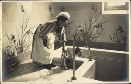 Ak Vichy Allier, Frau in einem Wasserbecken, Thermalbad, Kurwesen