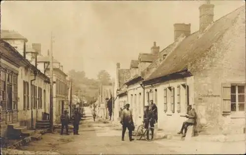 Foto Ak Fourdrain Aisne, Straßenpartie, deutsches Soldatenheim, 1918