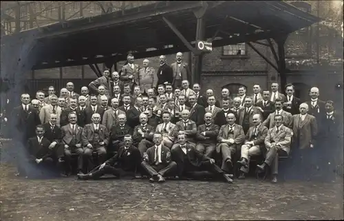 Foto Ak Stadtroda in Thüringen, Gruppenaufnahme von Männern in Anzügen