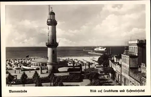 Ak Ostseebad Warnemünde Rostock, Blick auf Leuchtturm und Hafeneinfahrt