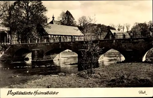 Ak Weischlitz im Vogtland, Blick auf die Elsterbrücke, Flusspartie