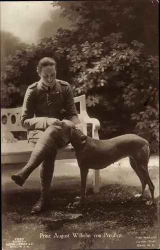 Ak Prinz August Wilhelm von Preußen, Portrait in Uniform, Windhund