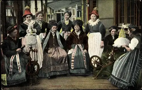 Ak Volkstrachten aus Thüringen, Gruppe von Frauen, Spinnrad