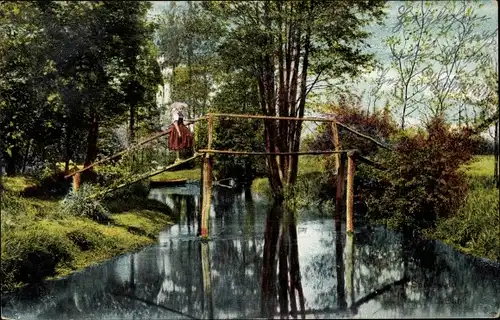 Ak Spreewald, Wasserstraße, Spreewälderin in Tracht, Brücke