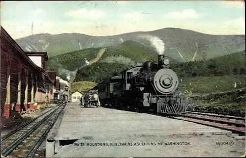 Ak New Hampshire USA, White Mountains, Trains ascending Mount Washington
