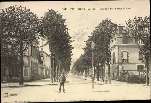 Ak Pithiviers Loiret, Avenue de la République