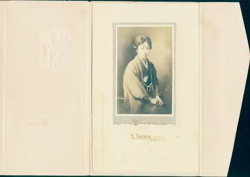 Kabinett Foto Yamagata Japan, Portrait einer Japanerin im Kimono