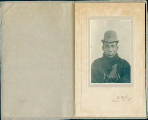 Kabinett Foto Yamagata Japan, Portrait von einem Mann mit Hut, Japaner