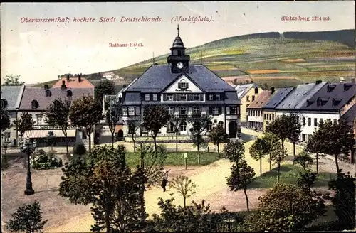 Ak Oberwiesenthal im Erzgebirge, Marktplatz, Rathaus Hotel, Fichtelberg