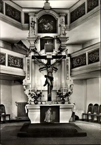 Ak Bärenstein im Erzgebirge, Erlöserkirche, Kanzelaltar mit holzgeschnitztem Kruzifix