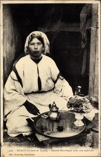 Ak Marokko, Femme Mauresque dans son interieur