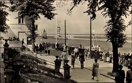 Ak Warnemünde Rostock in Mecklenburg, Am Strom