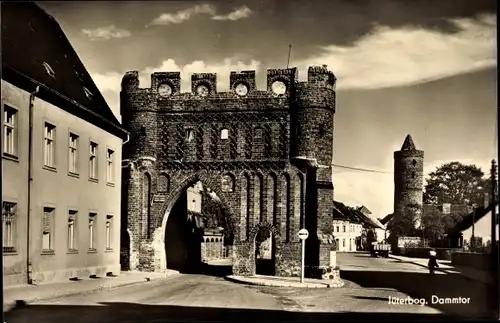 Ak Jüterbog, Blick auf das Dammtor