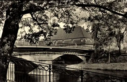 Ak Roßwein in Sachsen, Unter den Linden, Brücke