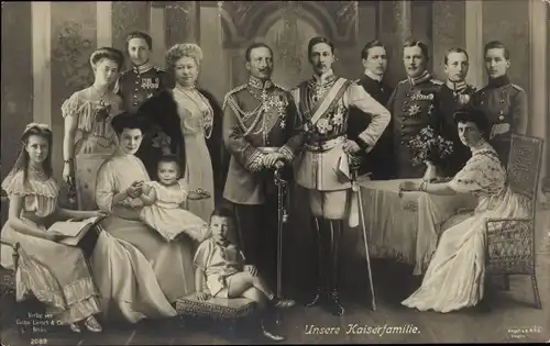 Ak Kaiserfamilie, Wilhelm II, Auguste Viktoria, Kronprinz, Cecilie, Victoria Luise, Adalbert, Eitel