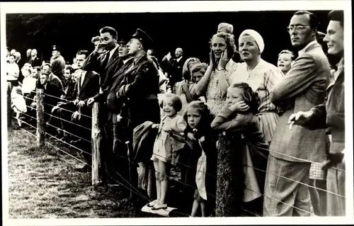 Ak Königin Juliana der Niederlande, Prinz Bernhard, Prinzessinnen Beatrix, Irene, Margriet