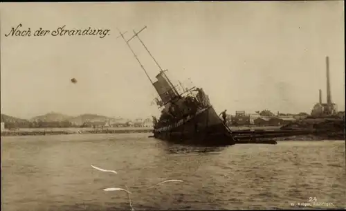 Ak Deutsches Kriegsschiff, kleiner Kreuzer nach der Strandung, Kaiserliche Marine