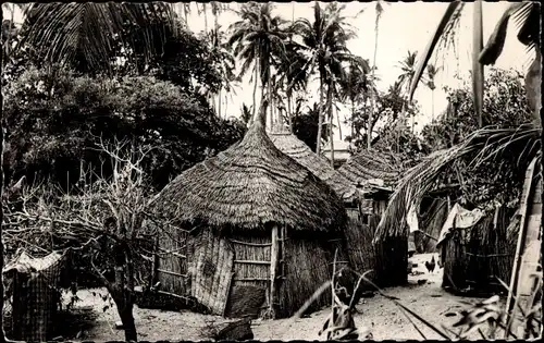 Ak Senegal, Un coin de Village Indigene, Strohhütten