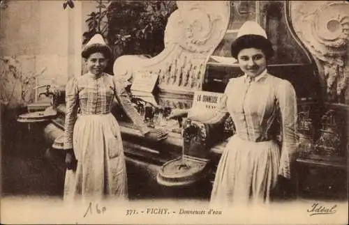 Ak Vichy Allier, Donneuses d'eau, Frauen am Wasserspender