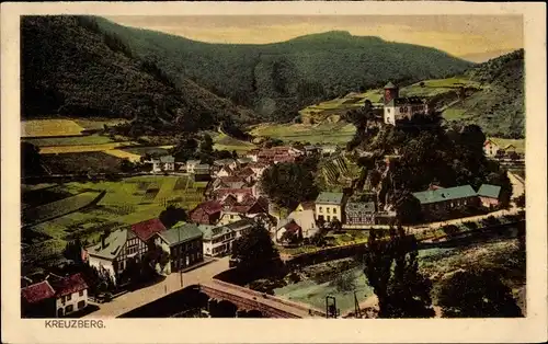 Ak Kreuzberg Altenahr im Kreis Ahrweiler, Blick auf den Ort, Berge, Wälder