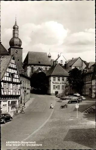 Ak Arnsberg im Sauerland Westfalen, Alter Markt mit Glockenturm