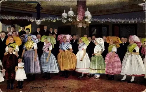 Ak Spreewald, Auf zum Tanz, Frauen in Landestrachten, Tanzsaal