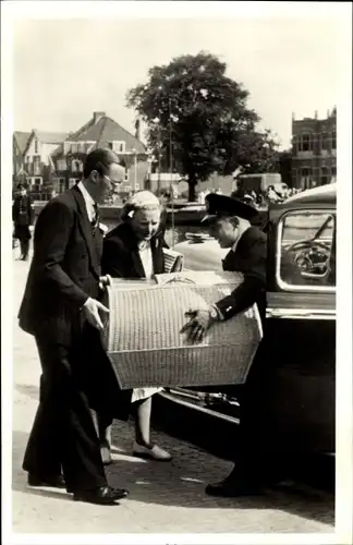 Ak Prinzessin Juliana der Niederlande, Prinz Bernhard, Prinzessin Marijke, reiswiegje, Piet Hein