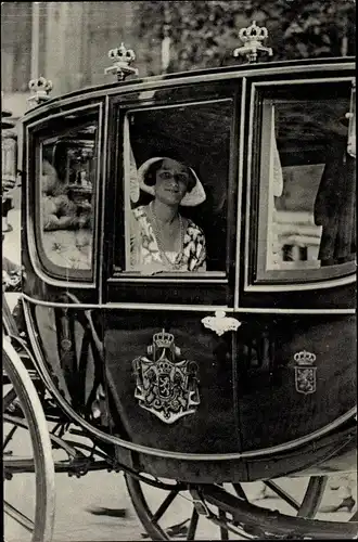 Ak Astrid von Schweden, S. M. la Reine des Belges se rendant a un Te Deum