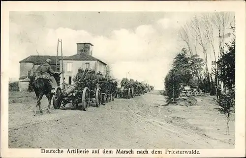 Ak Deutsche Artillerie auf dem Marsch nach dem Priesterwalde, 1. WK