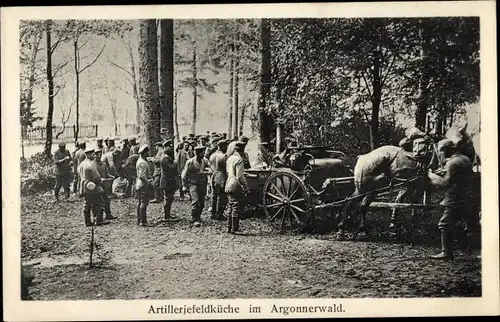 Ak Artillerie Feldküche im Argonnerwald, deutsche Soldaten, 1. WK