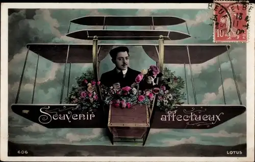 Ak Souvenir affectueux, Portrait von einem Mann in einem Flugzeug, Fotomontage