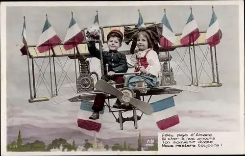 Ak Kinder im Flugzeug, Elsässer Tracht, Patriotik Frankreich, Fotomontage