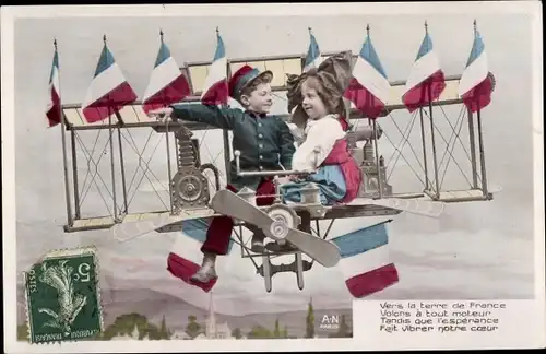 Ak Kinder im Flugzeug, Elsässer Tracht, Patriotik Frankreich, Fotomontage