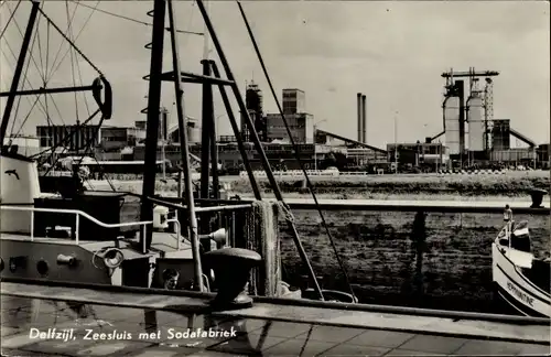 Ak Delfzijl Groningen, Zeesluis met Sodafabriek