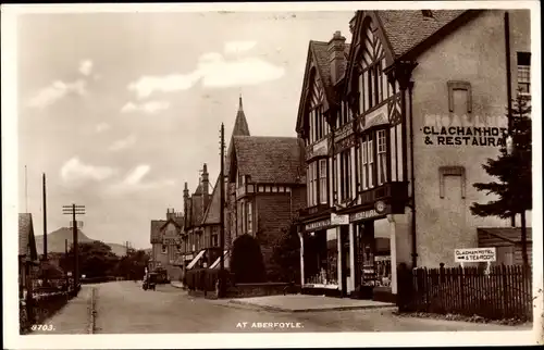 Ak Aberfoyle Schottland, Straßenpartie, Restaurant