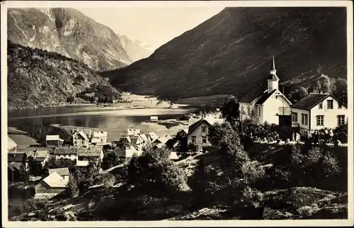 Ak Hellesylt Norwegen, Panorama mit Kirche, Fjord