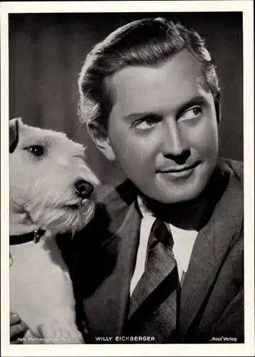 Foto Schauspieler Willy Eichberger, Portrait mit Hund, Terrier