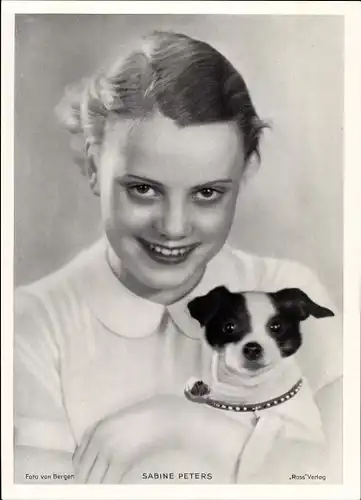 Foto Schauspielerin Sabine Peters, Portrait mit Hund