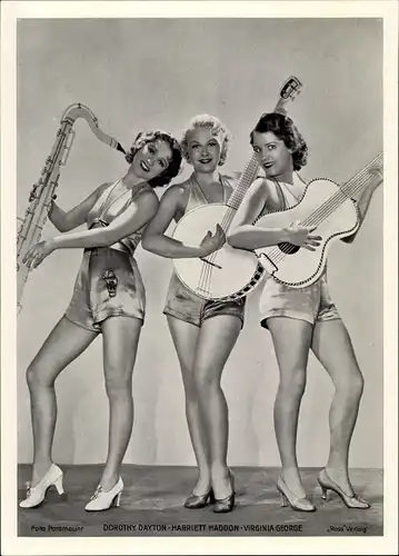 Foto Schauspielerinnen Dorothy Dayton, Harriett Haddon, Virginia George, Musikinstrumente