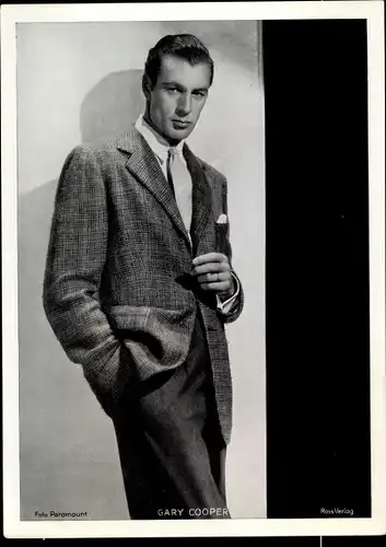 Foto Schauspieler Gary Cooper, Standportrait