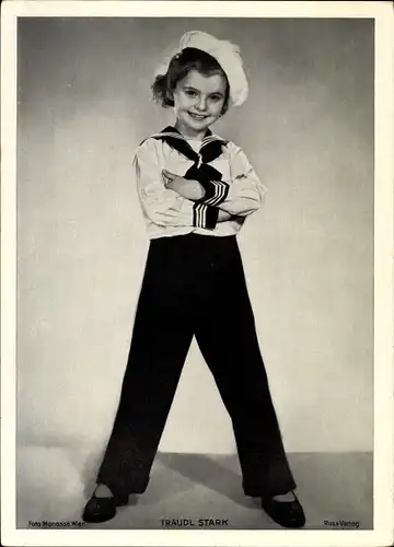 Foto Schauspielerin Traudl Stark, Kinderportrait, Matrosenanzug