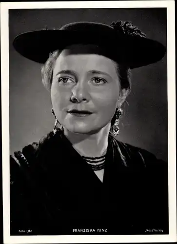 Foto Schauspielerin Franziska Kinz, Portrait, Hut