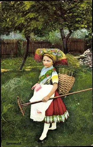 Ak Spreewald, Mädchen in Volkstracht, Harke, Kiepe