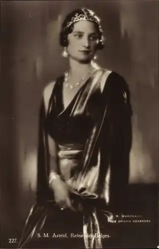 Ak S. M. Astrid, Reine des Belges