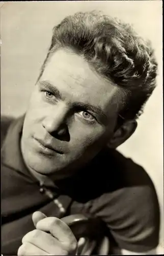 Ak Schauspieler Ulrich Thein, DEFA Film, Berliner Romanze, Hotelboy Ed Martin