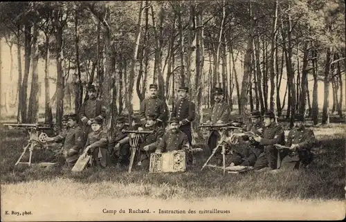 Ak Camp du Ruchard Indre et Loire, Instruction des mitrailleuses